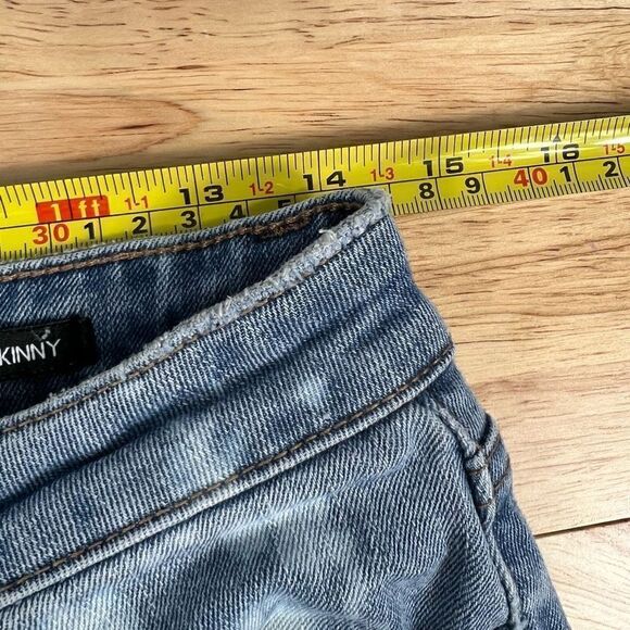 Nanette Lepore Gramercy Skinny Jeans Raw Cut Hemline Bleach Upcycled Women’s 8 - Picture 3 of 9